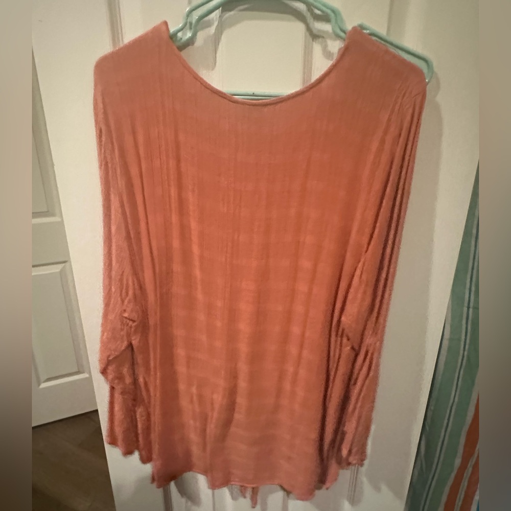 Torrid blouse 👚🩷💋 - Picture 2 of 3